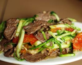 Bò xào hành cần