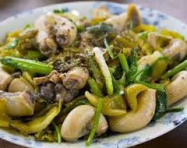Dồi trường xào cải chua