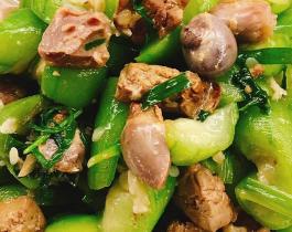 Mề gà xào mướp