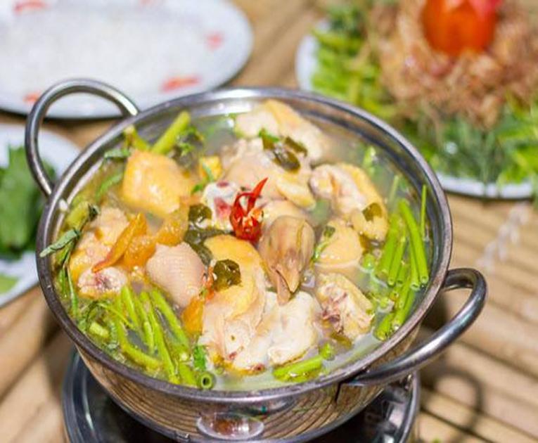 Lẩu gà lá giang