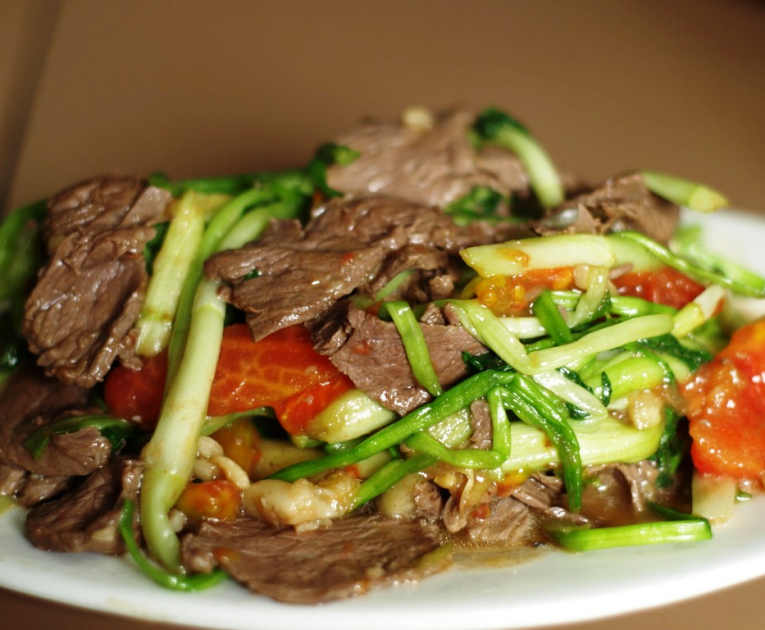 Bò xào hành cần