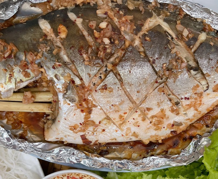 Cá chim trắng nướng giấy bạc