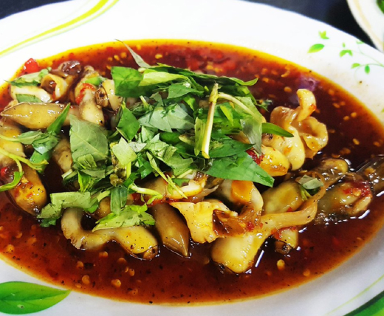 Ốc móng tay xào sa tế