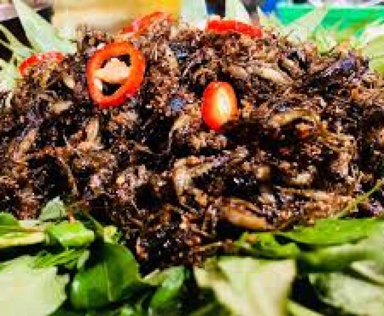 Dế chiên nước mắm