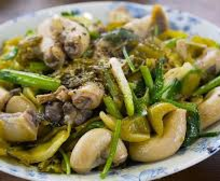 Dồi trường xào cải chua