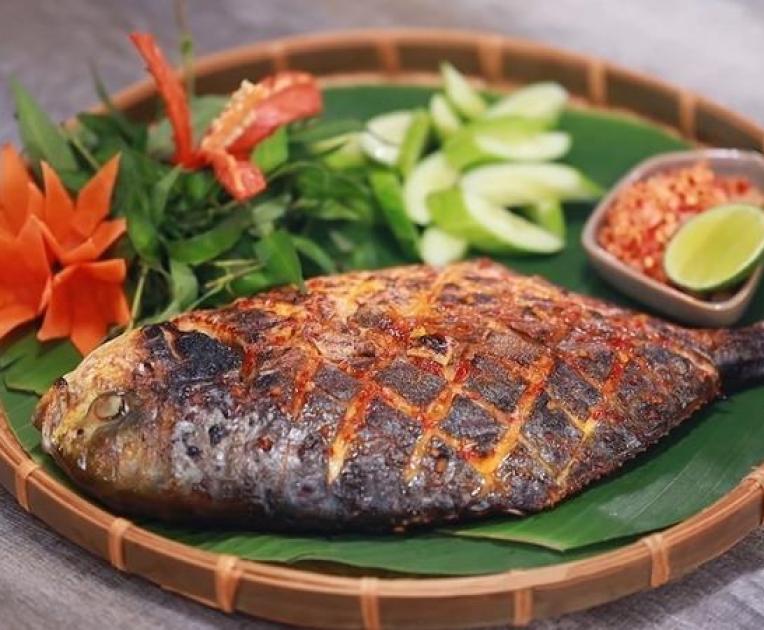 Cá chim trắng nướng muối ớt