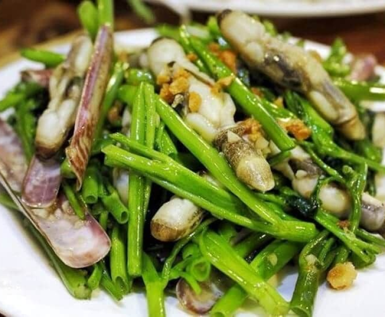 Ốc móng tay xào rau muống
