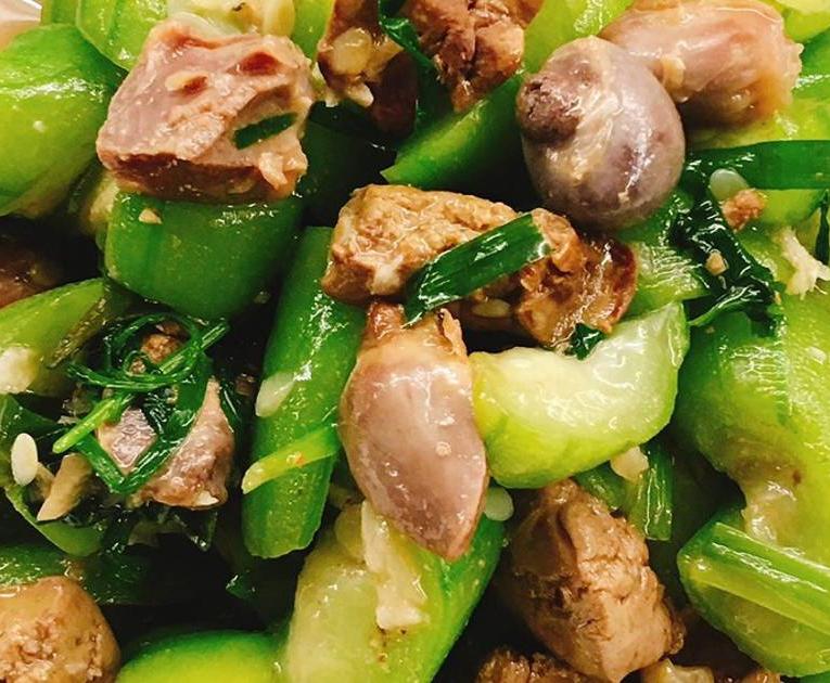 Mề gà xào mướp